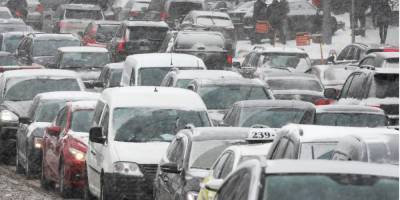 Снегопад и масштабные пробки: какая сейчас ситуация на дорогах Киева