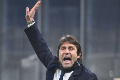 В Италии разгорелся скандал. Тренер "Интера" показал средний палец президенту "Ювентуса"