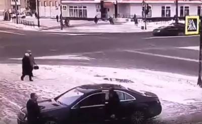 В Петербурге нашли водителя иномарки, избившего пешехода