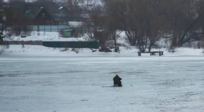 Житель Ядрина ухитрился растянуть сеть подо льдом, но попался полицейским