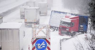 Сильные снегопады увеличили аварийность на дорогах