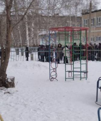 Стала известна причина эвакуации гимназии в Новокузнецке