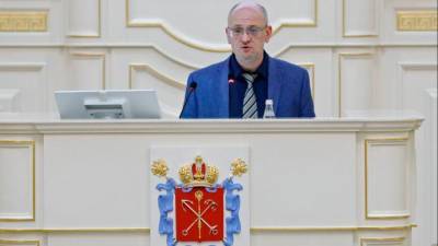Депутат "Единой России" предложил усложнить возможность для выступлений оппозиционеров на трибуне ЗакСа