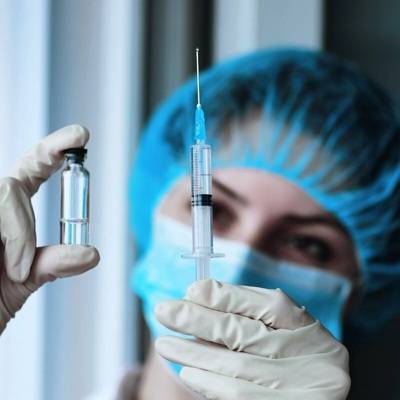 Россиян старше 60 лет включили в приоритетную группу по вакцинации от covid-19