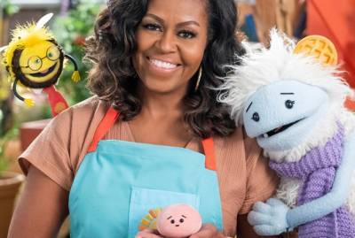 Мишель Обама запустит детское кулинарное шоу: будет вести его вместе с двумя куклами