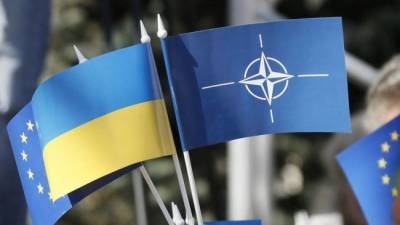 Украина de facto бесправный член НАТО, проигравший войну с США, — политолог