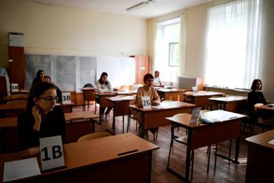 Российским школьникам дадут дополнительное время для решения о сдаче ЕГЭ