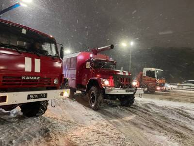 На Волыни школьный автобус застрял в снегу: Привлекали спасателей