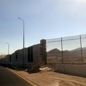 Шарм-эль-Шейх обнесли стеной с колючей проволокой. Фото