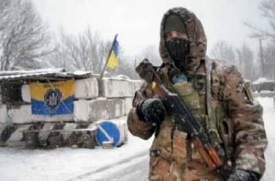 Пытался прорваться в ДНР: украинские военные на блок-посту расстреляли автомобиль ВАЗ