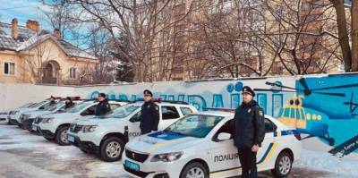 Прикарпатские полицейские получили новые служебные автомобили