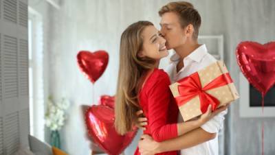 14 красивых подарков на 14 февраля: сюрпризы к Дню влюбленных, в том числе с доставкой