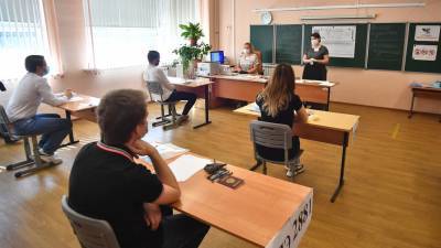 Российским школьникам дадут дополнительную неделю для сдачи ЕГЭ