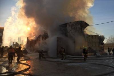 В Петербурге локализован крупный пожар на складе