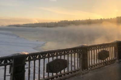 Петербуржцы 10 февраля стали свидетелями редкого явления — тумана парения