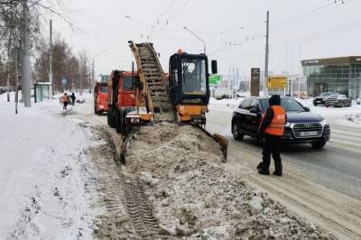 Мэр Кемерова поручил усилить работу по посыпке дорог, тротуаров и дворовых территорий