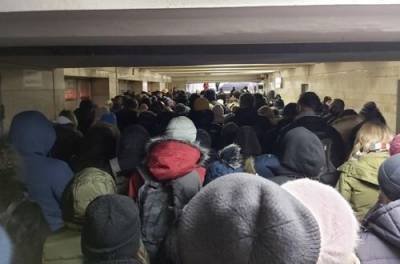 Две станции метро в Киеве встали в пробках: названа причина