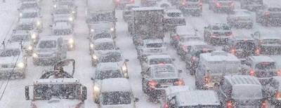 В Киеве из-за снегопада образовались большие пробки