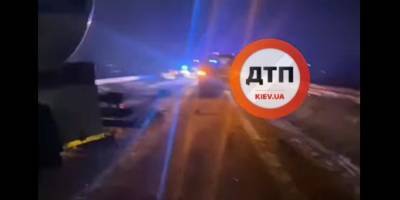 ДТП под Киевом: внедорожник на огромной скорости врезался в бензовоз, пытаясь скрыться от полиции