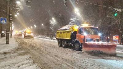 Власти поссорились из-за снега: в Киеве спорят кто лучше его убирает