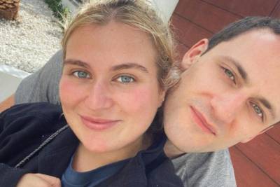 Дочь олигарха Абрамовича выложила пикантное фото с женихом