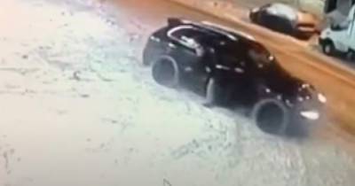 В Москве двое мужчин представились покупателями и угнали Porsche Cayenne