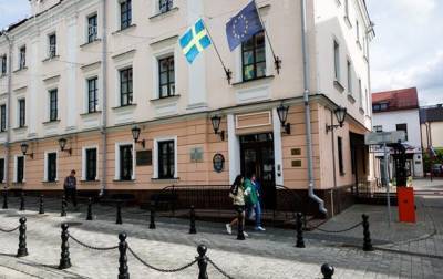 Два белоруса уже пять месяцев прячутся в посольстве Швеции в Минске