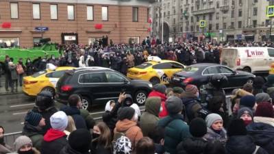 Суд арестовал участника акций 23 января, ударившего полицейского в Москве