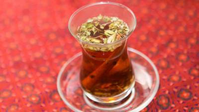 В Турции мужчина подлил начальнику в чай слюну больного COVID-19