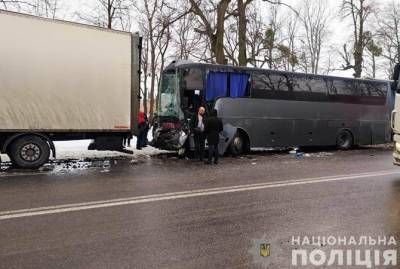 В Винницкой области столкнулись автобус, четыре грузовых автомобиля и две легковушки