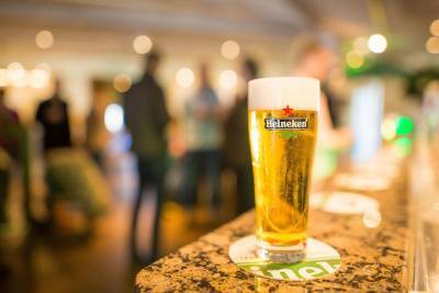 Производитель пива Heineken сократит 8.000 рабочих мест