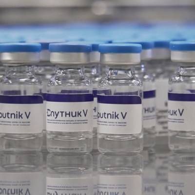 Москва не планирует пока использовать другие вакцины от ковида, кроме "Спутника V"