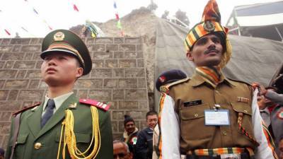 Китай и Индия начали отвод войск от границы