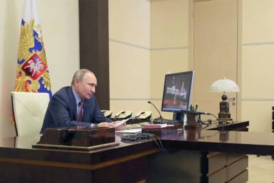 Путин поручил кабмину и властям регионов изучить ситуацию с зарплатами бюджетников