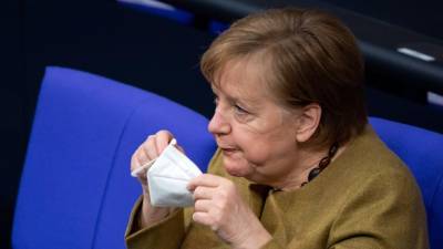 Меркель пошла на уступки: федеральные земли могут открывать школы и детские сады