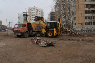 Почему в Астрахани на Барсовой спилили деревья