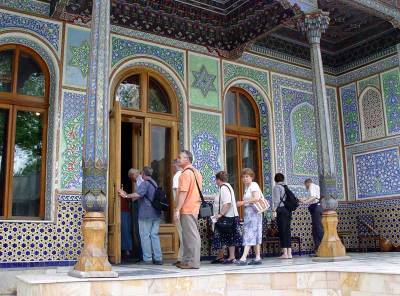 Узбекам на родине ввели туристический сбор