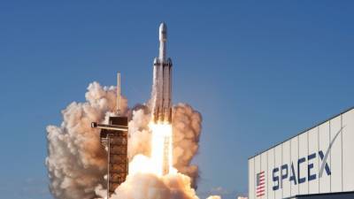 SpaceX запустит первые модули лунной станции на ракете Falcon Heavy