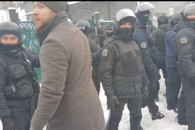 В Киеве развернулось побоище между оппозицией и радикалами