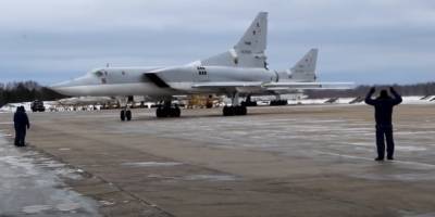 Минобороны показало видео пролета пары бомбардировщиков Ту-22М3 над Черным морем