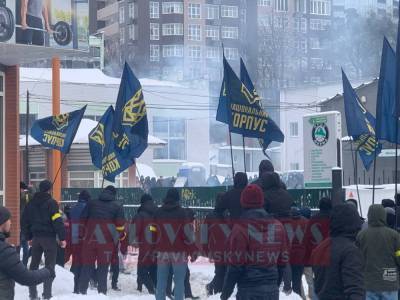 В Киеве сегодня "Нацкорпус" блокировал "вооруженных титушек"