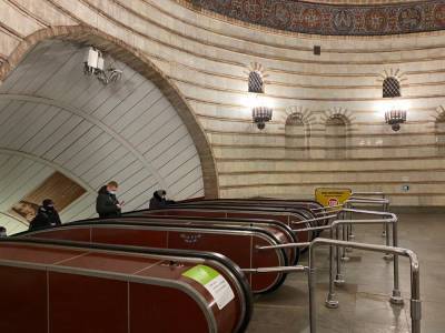 За 43 миллиона: на станции "Золотые ворота" отремонтировали все эскалаторы
