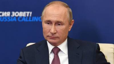 Путин открыл заседание с главными редакторами изданий России