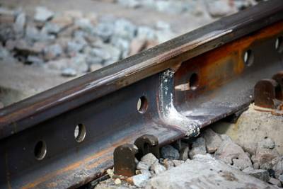 Кусок металла отлетел во время ремонта моста и вонзился в российского подростка