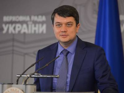 В Офисе президента рассказали, считает ли Зеленский своим конкурентом Разумкова