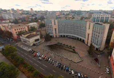 В горсовете Днепра уволили сразу 655 чиновников мэрии
