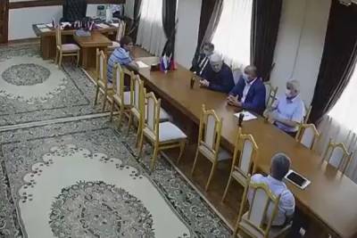 Спикер парламента Дагестана пообещал бороться с оппонентами «патронами и наркотиками»