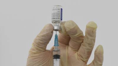 Киев на законодательном уровне запретил покупать российскую вакцину