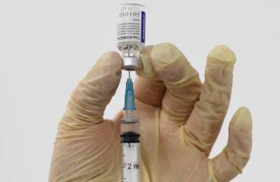 Представитель ВОЗ в РФ сделала инъекцию российской вакциной от коронавируса