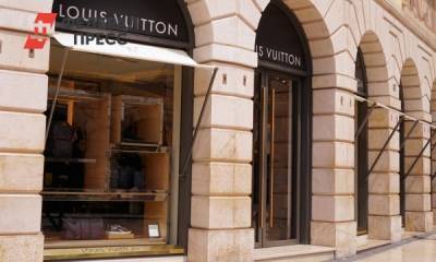 Покупателей насмешил нелепый дизайн свитшота Louis Vuitton за 500 тысяч